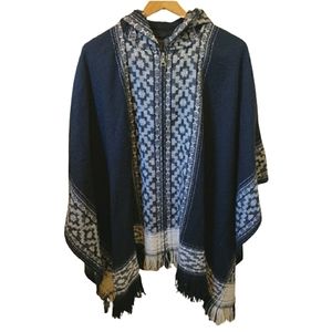 Elan Blue and White Patterned Cape